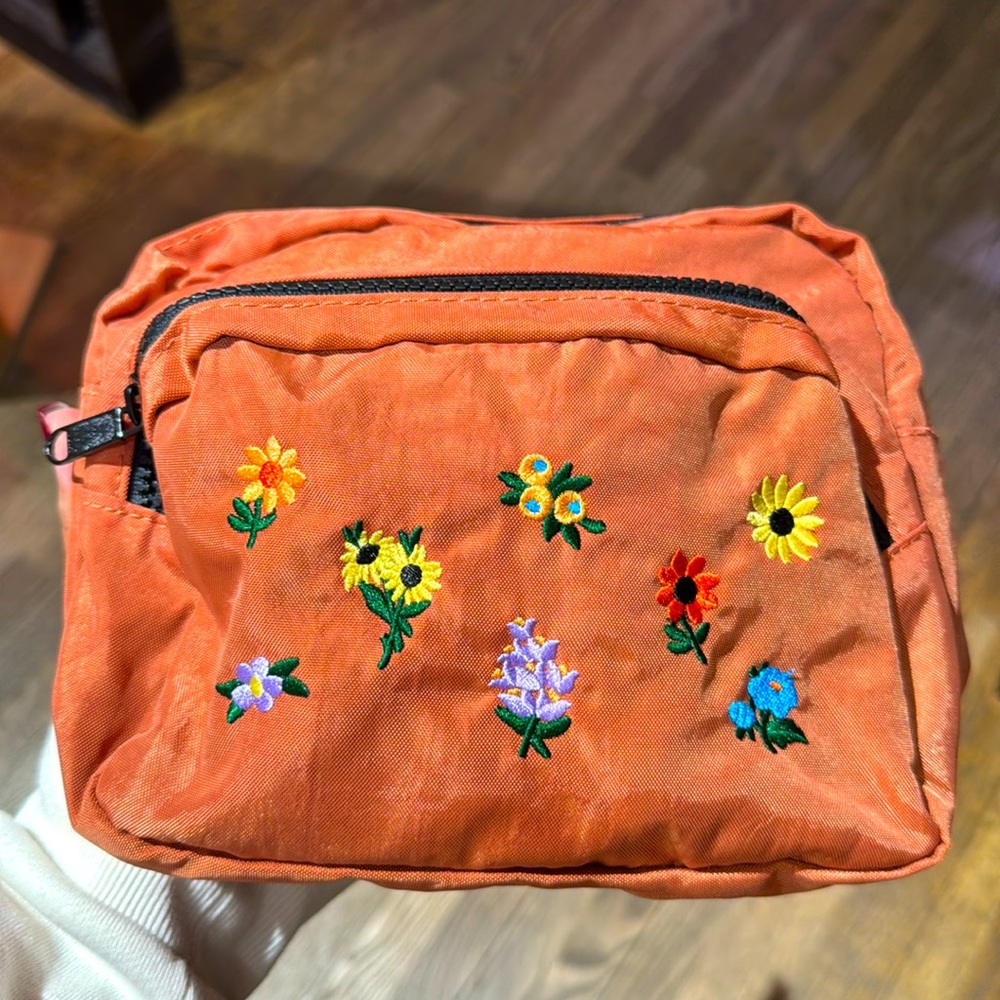 BNWT BAGGU Floral Fanny Pack